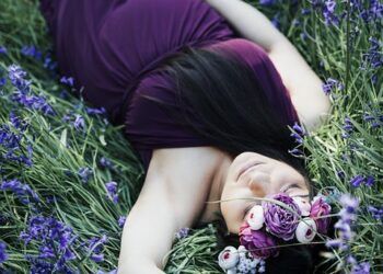 Stylish Bumps: Elevate Your Maternity Wardrobe with These Must-Have Clothes